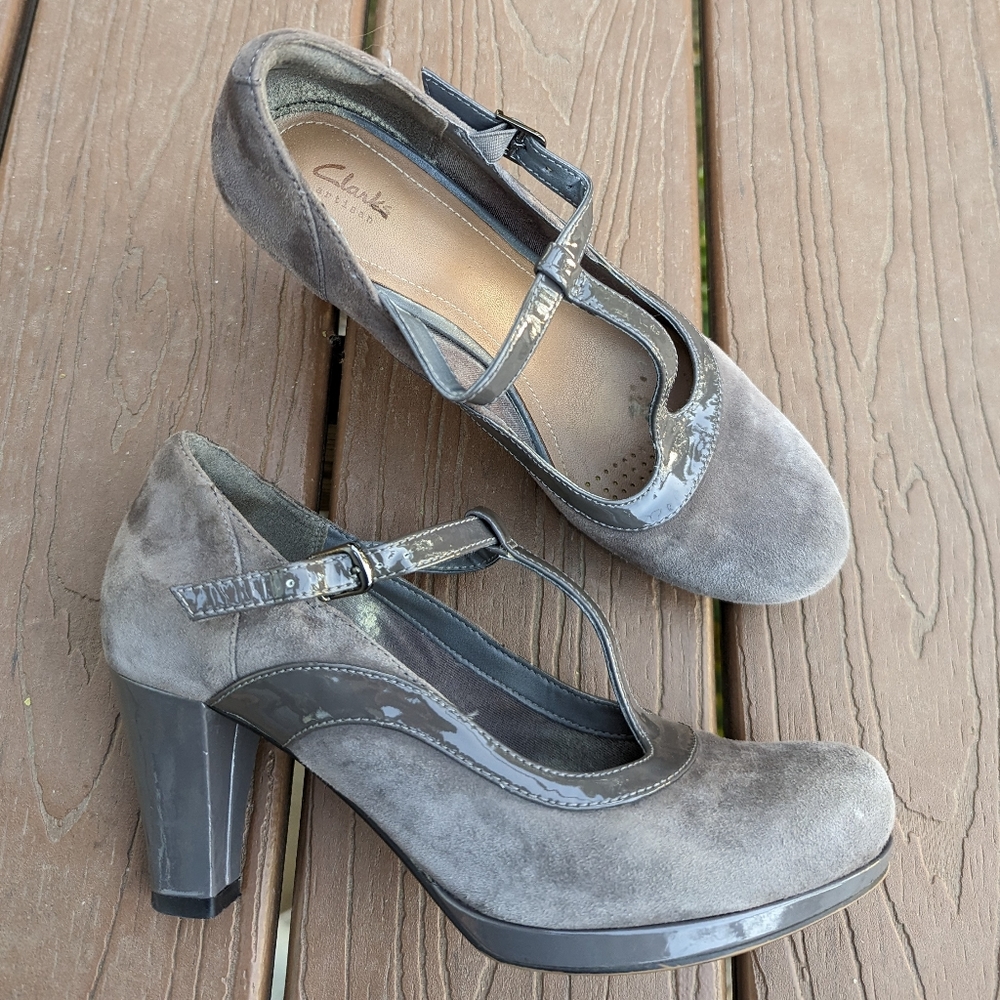 CLARKS ARTISAN taupe suede T-strap heels 7.5